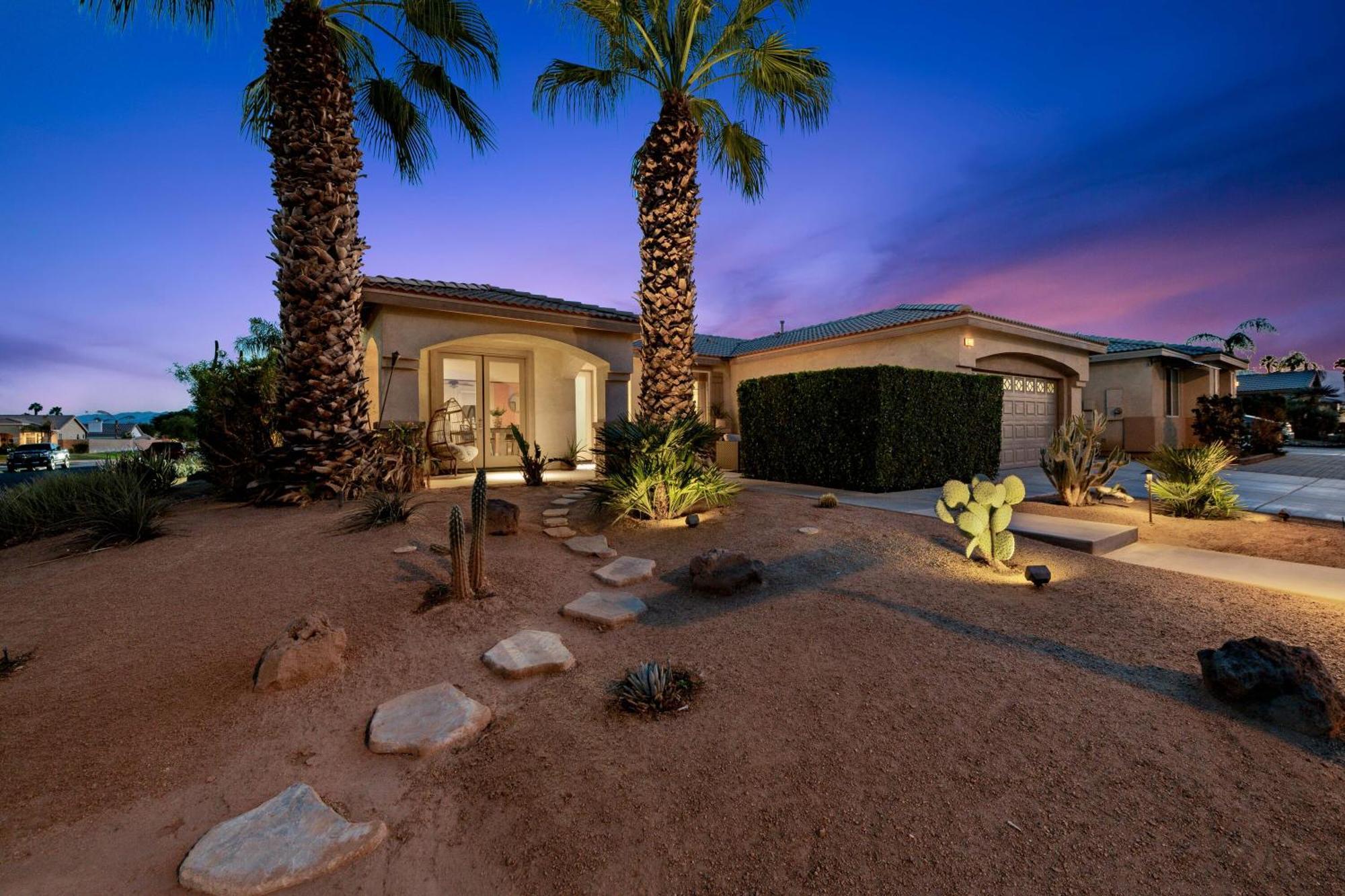 Casa Desert Muse With Heated Pool Spa Firepit Mini Golf And Games Indio Bagian luar foto