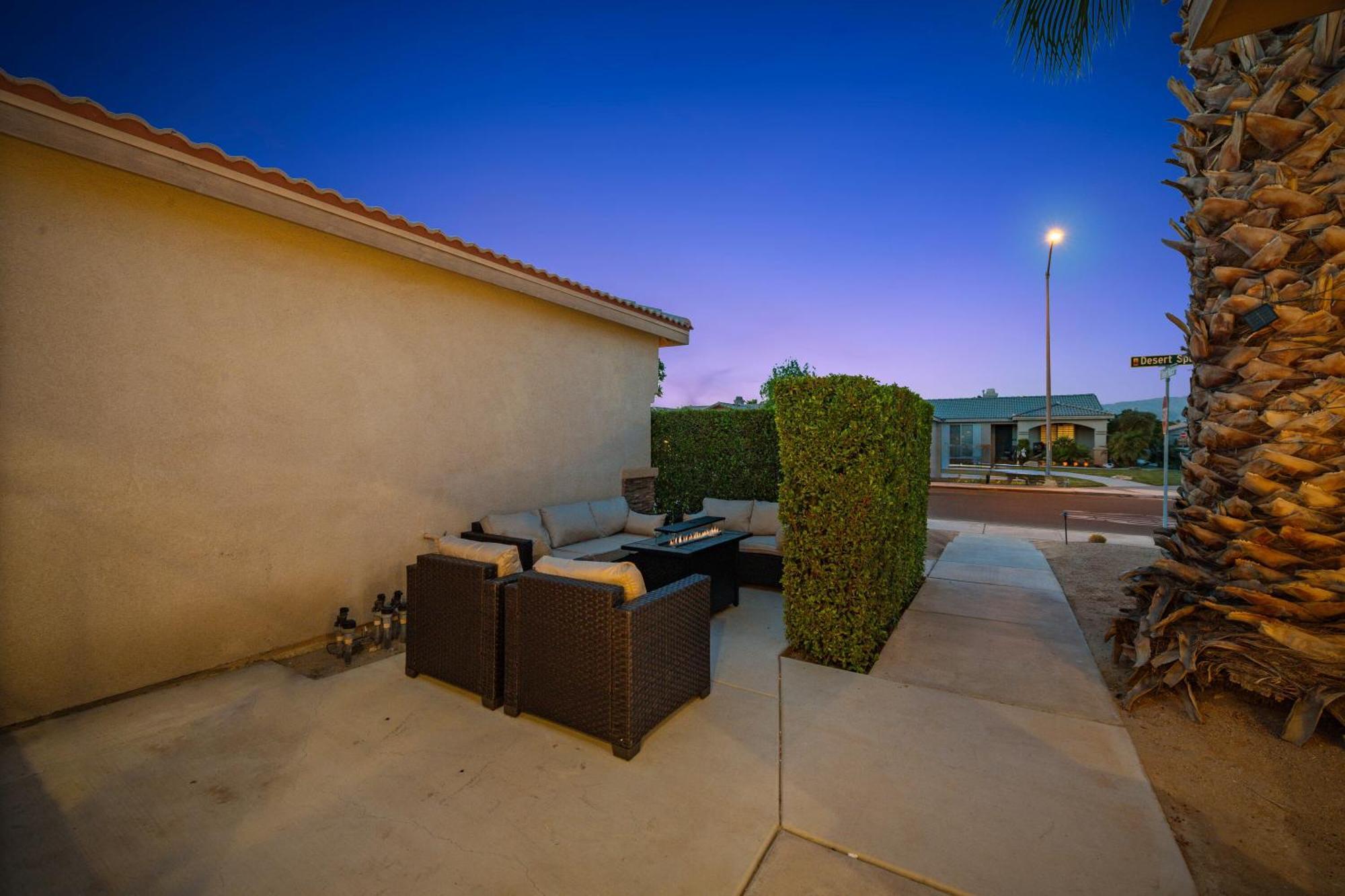 Casa Desert Muse With Heated Pool Spa Firepit Mini Golf And Games Indio Bagian luar foto
